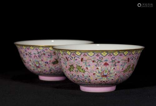 A PAIR OF FAMILLE ROSE BOWLS, DAOGUANG PERIOD, QING DYNASTY,...