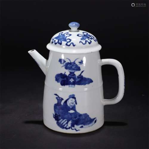 CHINESE BLUE AND WHITE FLOWER-PATTERNED POT, QING DYNASTY