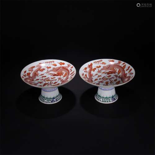 PAIR OF BLUE AND WHITE HIGH-FOOTED BOWLS WITH GOLD DRAGON PA...
