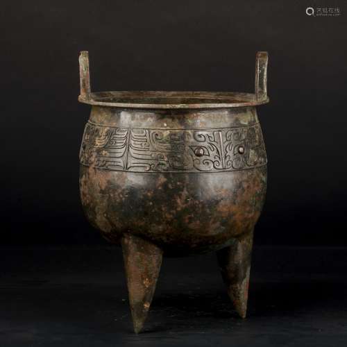 CHINESE TRIPOD WITH ANIMAL FACE PATTERN, EARLY SHANG DYNASTY