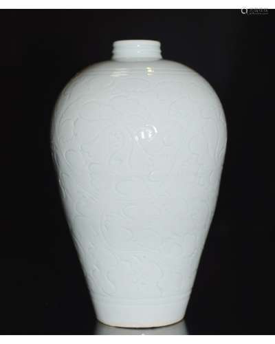 A  YINGQING CARVED MEIPING VASE