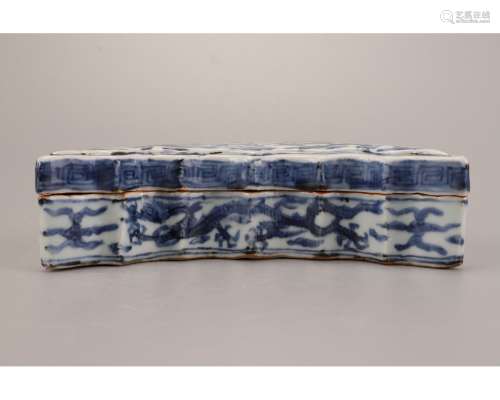 A BLUE AND WHITE DRAGON BOX AND COVER