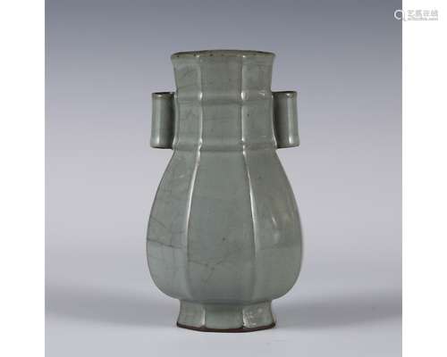 Guan Arrow Vase