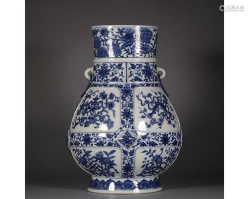 A BLUE AND WHITE VASE