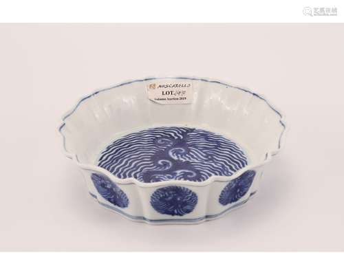 A BLUE AND WHITE PETAL-FORM DISH