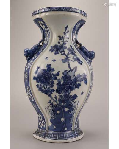 A BLUE AND WHITE VASE