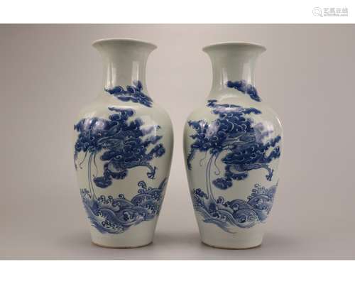 A PAIR OF BLUE AND WHITE VASES