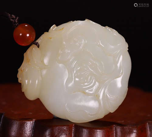 HETIAN JADE RUYI PENDANT