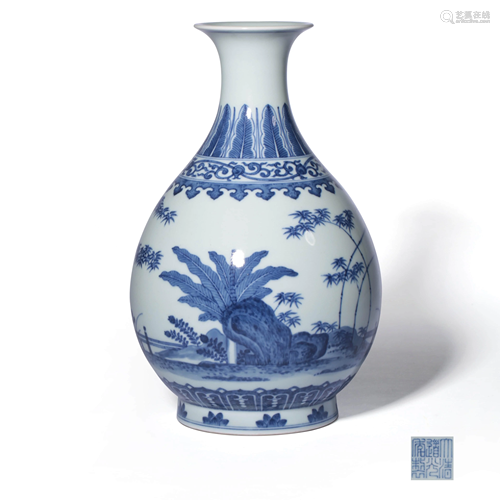 A BLUE AND WHITE FLORAL PORCELAIN VASE