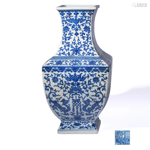 A BLUE AND WHITE FLORAL PORCELAIN SQUARE ZUN