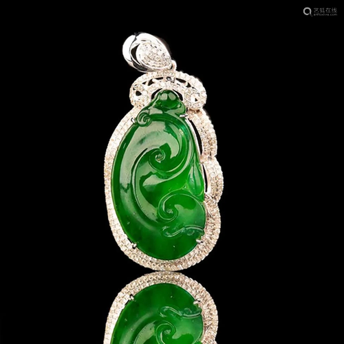 A 18K INLAID JADEITE RUYI PATTERN PENDANT