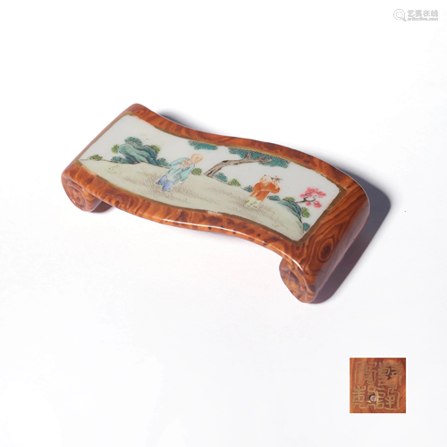 A WOOD GRAIN GLAZE FAMILLE ROSE LANDSCAPE PORCELAIN