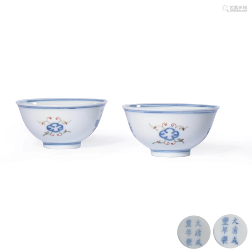 A PAIR OF BLUE AND WHITE DOUCAI FLORAL PATTERN