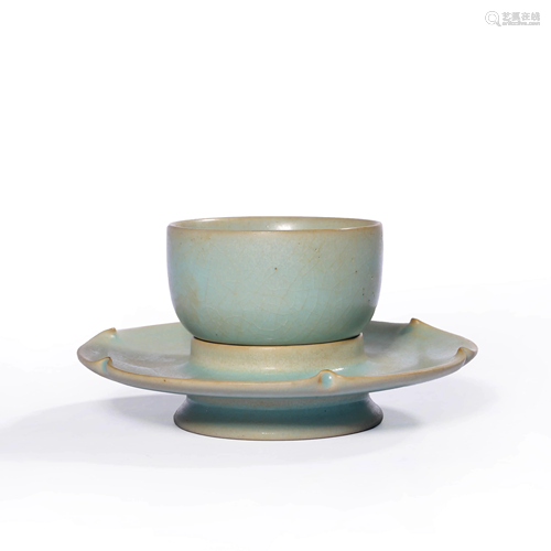 A SET OF RU KILN PORCELAIN TEA CUPS