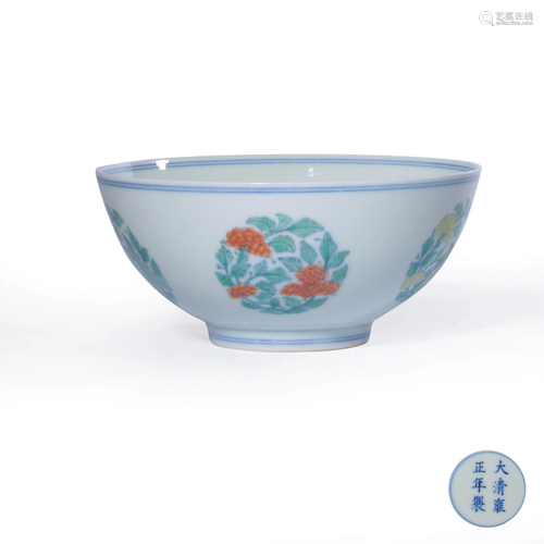 A DOUCAI FLORAL PATTERN PORCELAIN BOWL