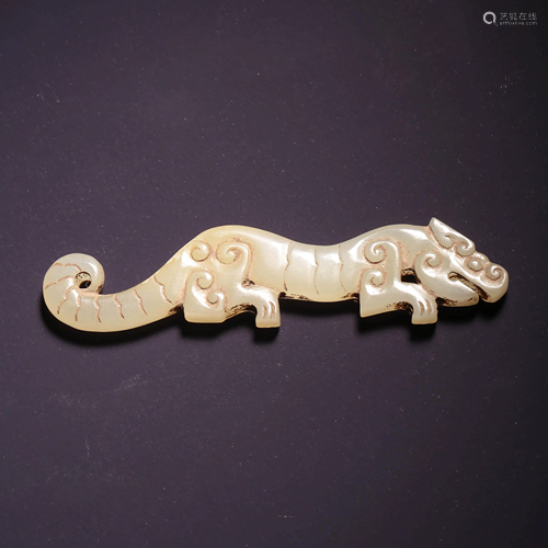 A DRAGON SHAPED WHITE JADE PENDANT