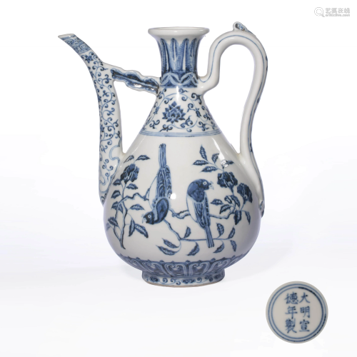 A BLUE AND WHITE MAGPIE PORCELAIN EWER