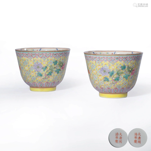 A PAIR OF YELLOW GROUND FAMILLE ROSE FLORAL PATTERN