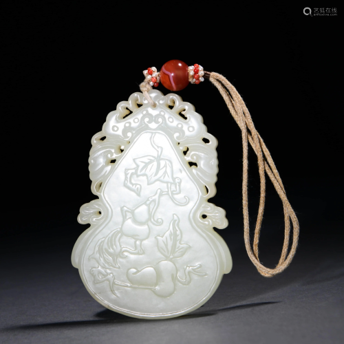 WHITE JADE DOUBLE-GOURD LONGEVITY PENDANT