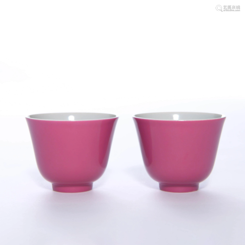 A PAIR OF CHINESE PORCELAIN CARMINE-GLAZED CUPS