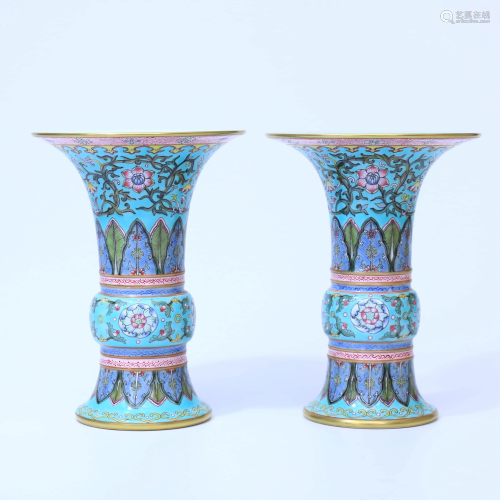 A PAIR OF CHINESE PORCELAIN TURQUOISE-GROUND F…