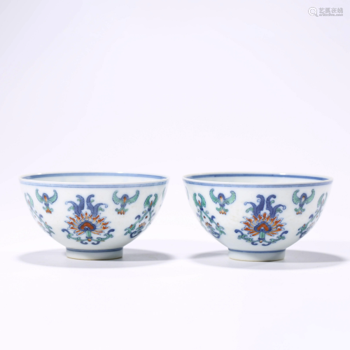 A PAIR OF CHINESE PORCELAIN DOUCAI INTERLOCKING