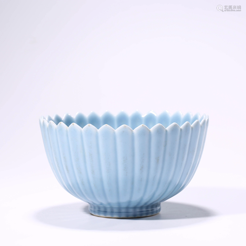 PORCELAIN BLUE-GLAZED LOBED BOWL