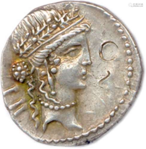 JULES CAESAR† 公元前44年，头戴头冠，右为Clemency，饰以耳环和珍珠...