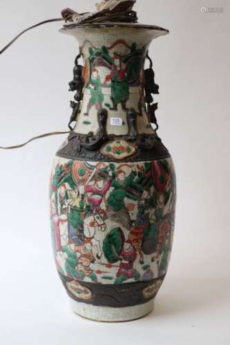南京。米色裂纹陶瓷平底巴拉斯特形花瓶，瓶身、颈部、身体高处有半圆...