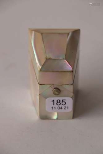 LUND（归因于）：罕见的珍珠母邮票盒。没有签名。19世纪高度：5厘米。5厘...