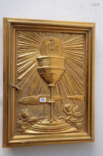 礼拜堂的门是由玫瑰花衬托的圣杯的青铜色。以其功能键。十九世纪末...