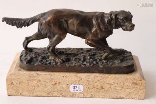 梅内-皮埃尔-儒勒（1810/1879）。青铜主题，带有棕色铜锈，代表一只猎...