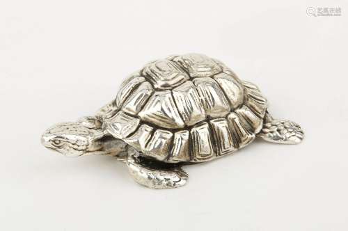 银色主体代表乌龟。密涅瓦标记。高度：2.4厘米。2,4厘米。长度：7厘米重...