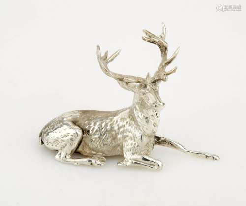 银色主体为雄鹿的形状。密涅瓦标记。高度：5.5厘米。高度：5.5厘米。长...