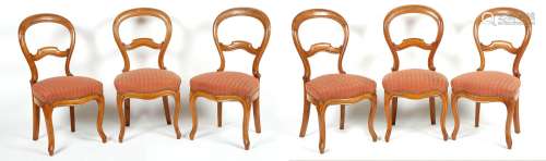 套装六把椅子，浅木色，椅背和腿部有弧度。第十九集高度：0.85米。: 0...