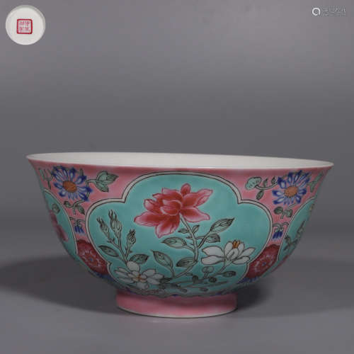 Famille Rose Bowl with Flower Patterns