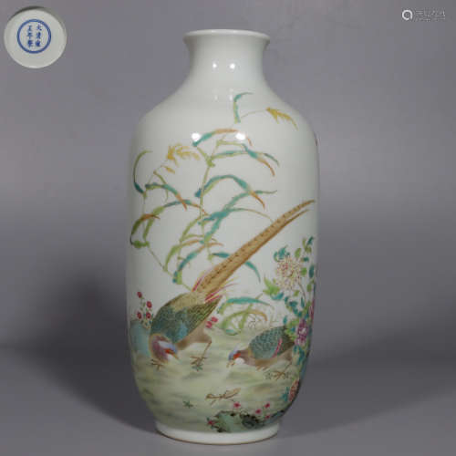 Famille Rose Vase with Flowers and Birds Patterns