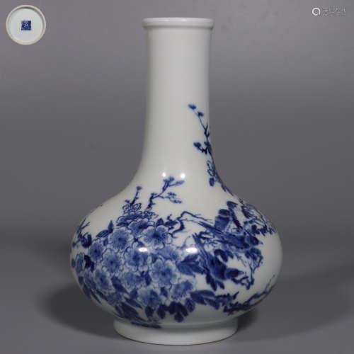 Blue-and-white Vase with Flowers and Birds Patterns