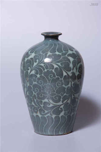 The Plum Bottle of Korean Porcelain