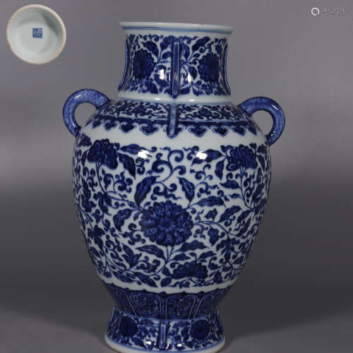 Blue-and-white Amphoras with Flower Patterns