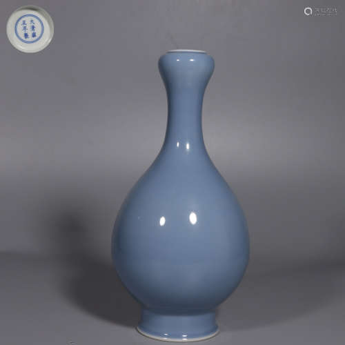 A Monochrome Glazed Garlic Bottle