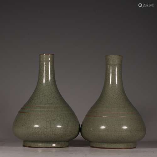 A Pair of Guan Kiln Gallipot