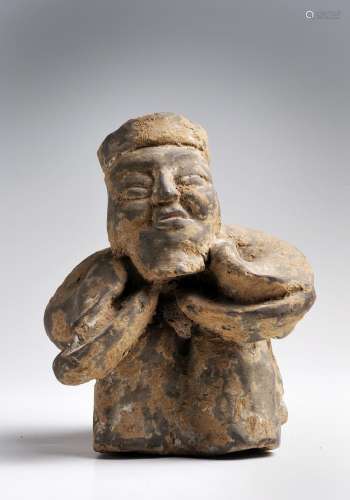 A CHINESE POTTERY FIGURE OF A SEATED DIGNITARY