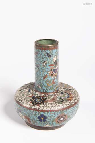 A SMALL CHINESE CLOISONNÉ MALLET-SHAPED VASE