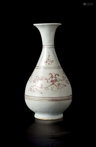 A CHINESE PEAR-SHAPED VASE, HU