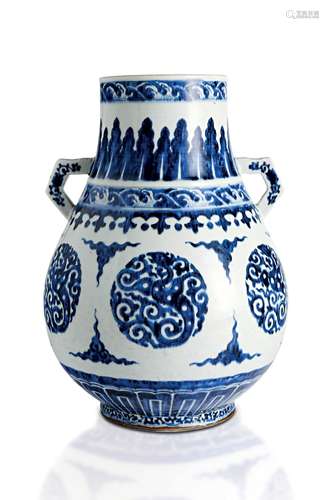 A BLUE AND WHITE PEAR-SHAPED VASE, HU