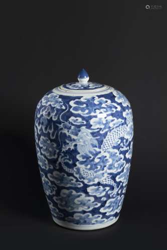 A BLUE AND WHITE LIDDED JAR