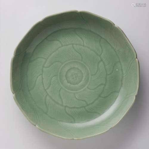 A CELADON-GLAZED 'PEONY' DISH