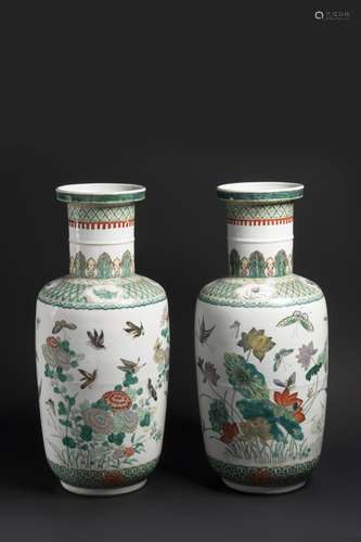 A PAIR OF FAMILLE VERTE ENAMELED ROULEAU VASES