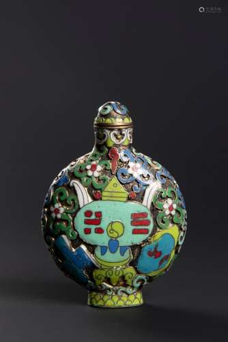 A CLOISONNÉ ENAMEL SNUFF BOTTLE